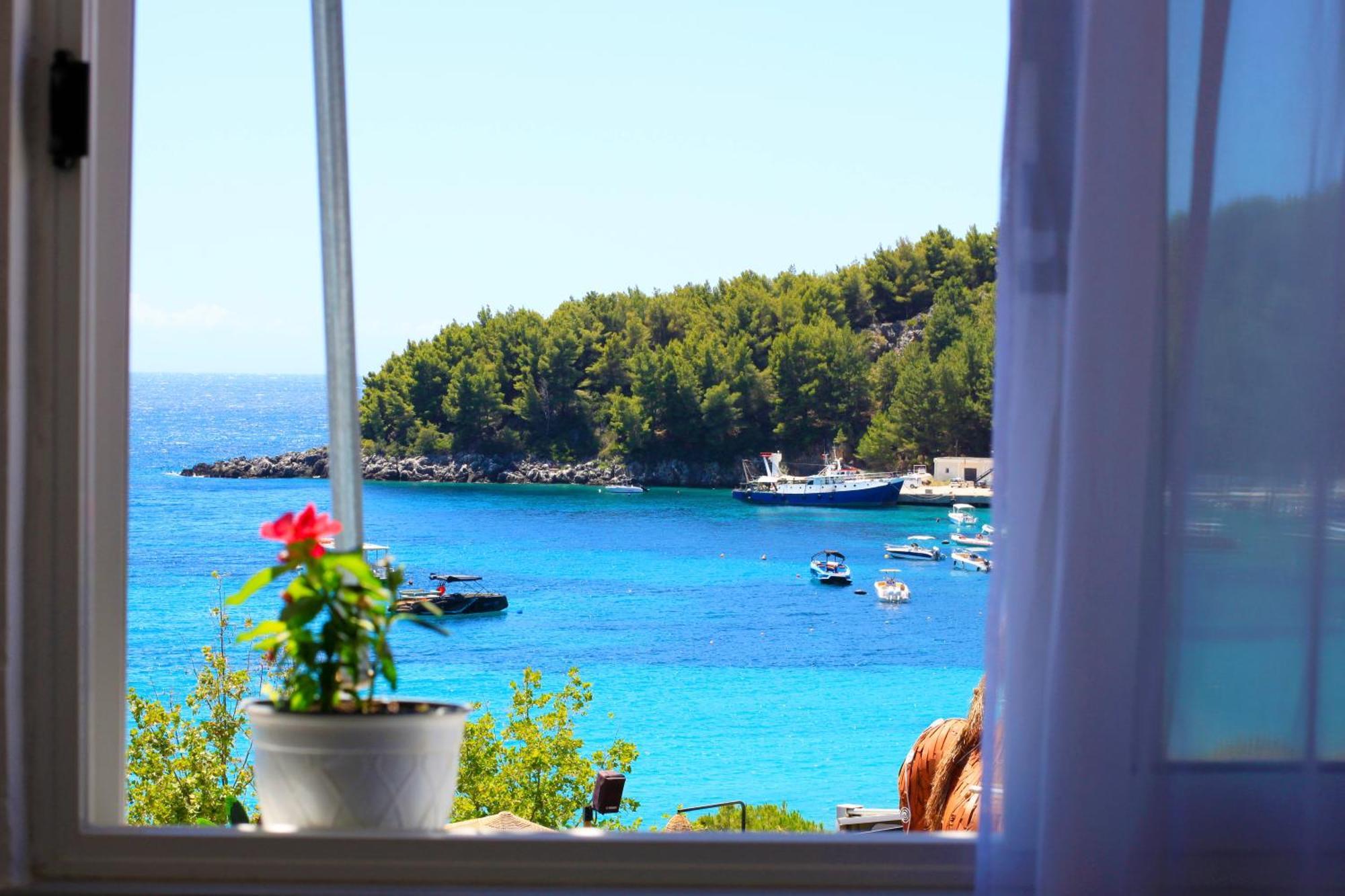 Natasha Rooms Himare Exterior photo